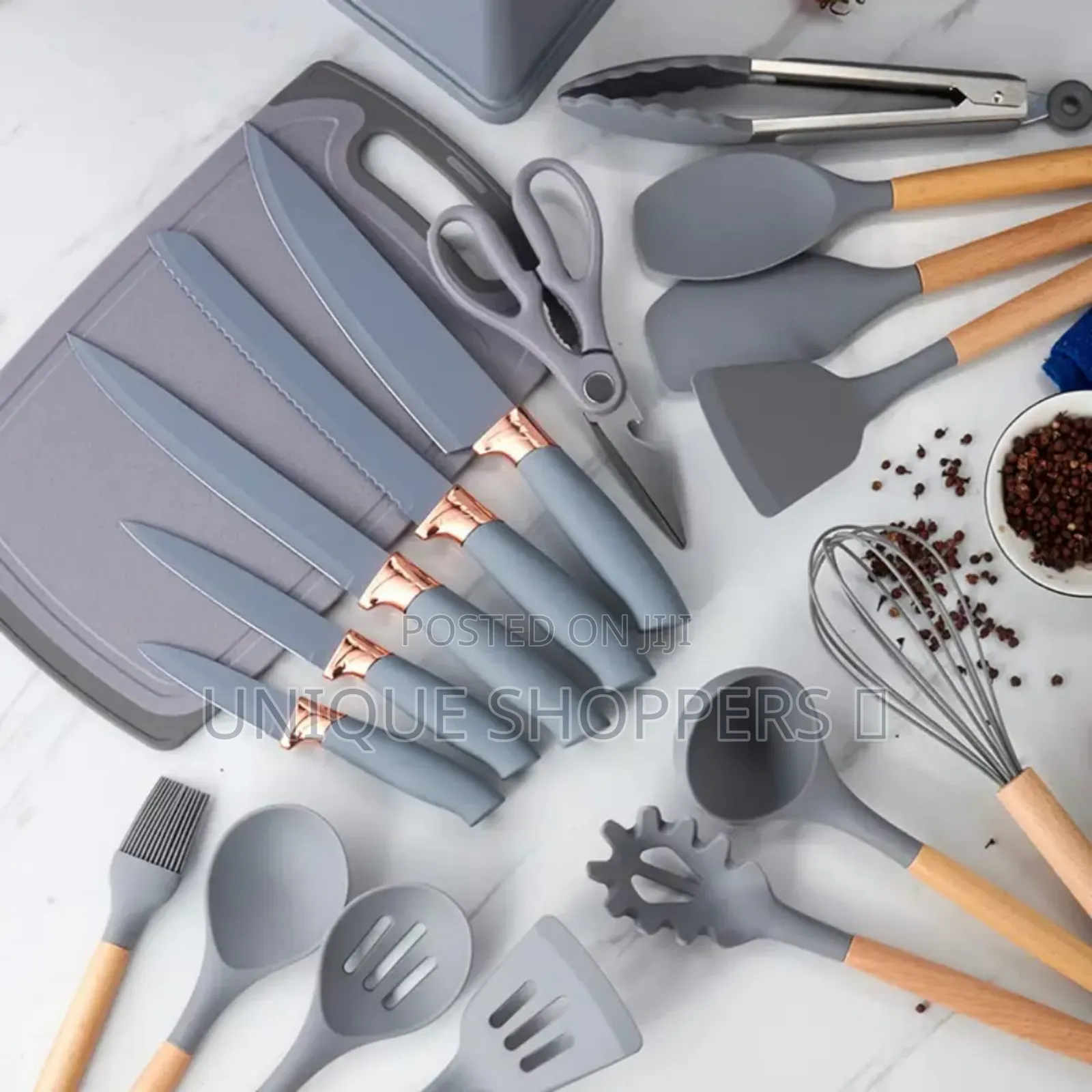 19 Cutlery Set With Silicon Spoon Set and Chopping Board
