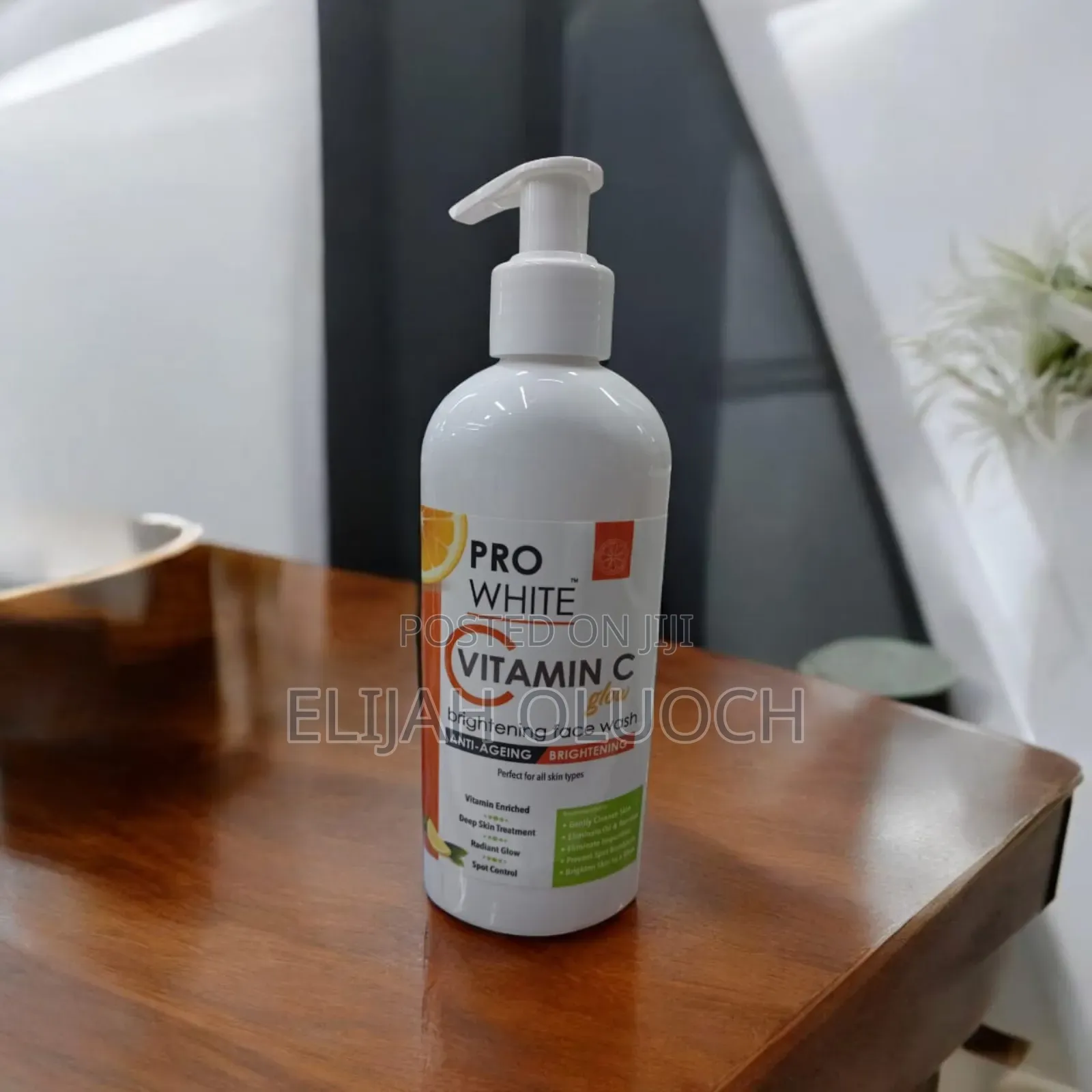 Pro White Vitamin C Brightening Face Wash