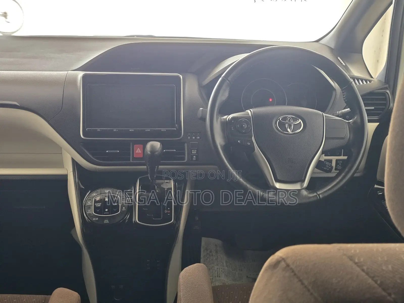 Toyota Noah 2018 White