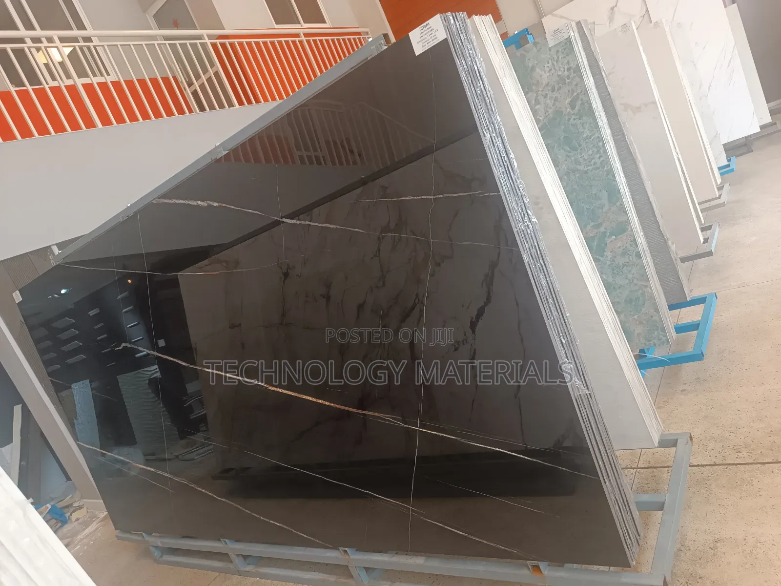 Sahara Noir (Glossy) Sintered Stone