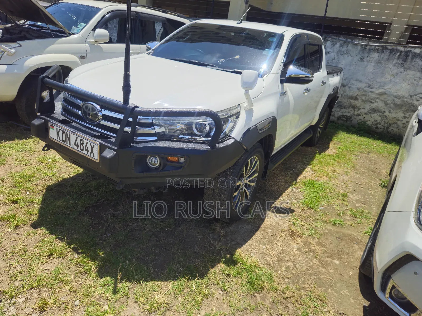 Toyota Hilux 2022 White