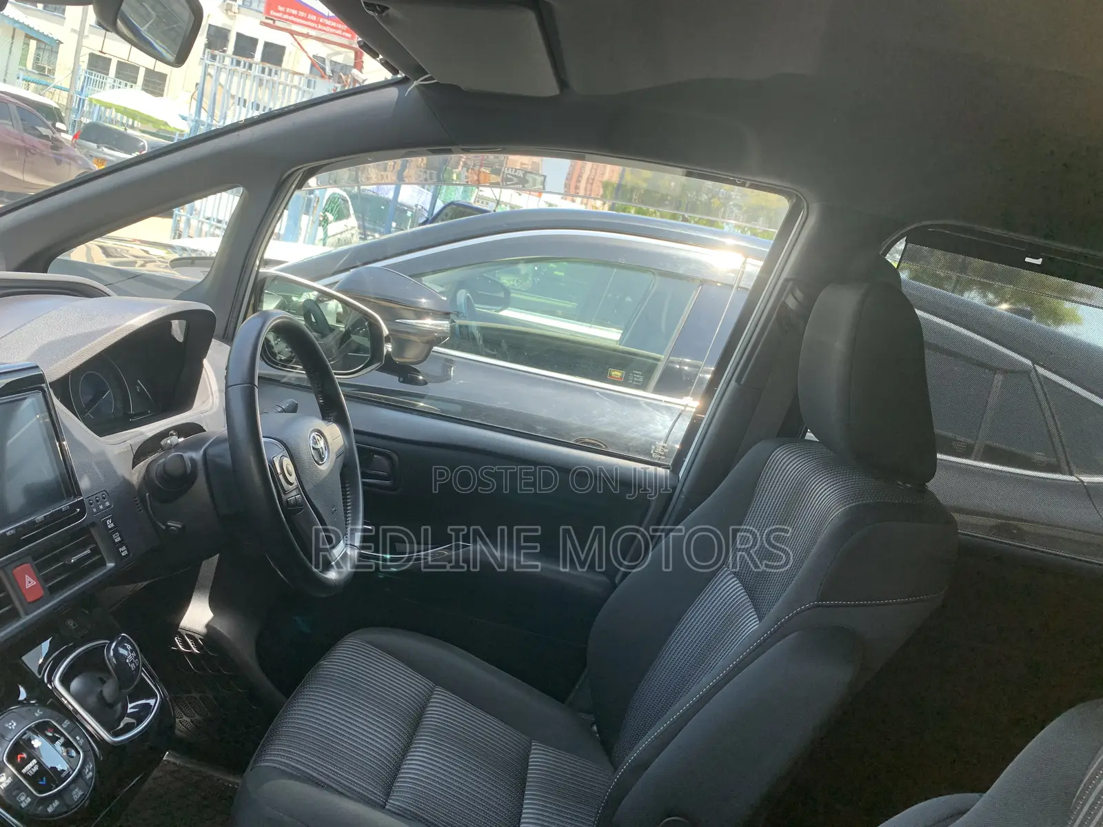 Toyota Noah 1.8 FWD Hybrid (7 seater) 2018 Pearl