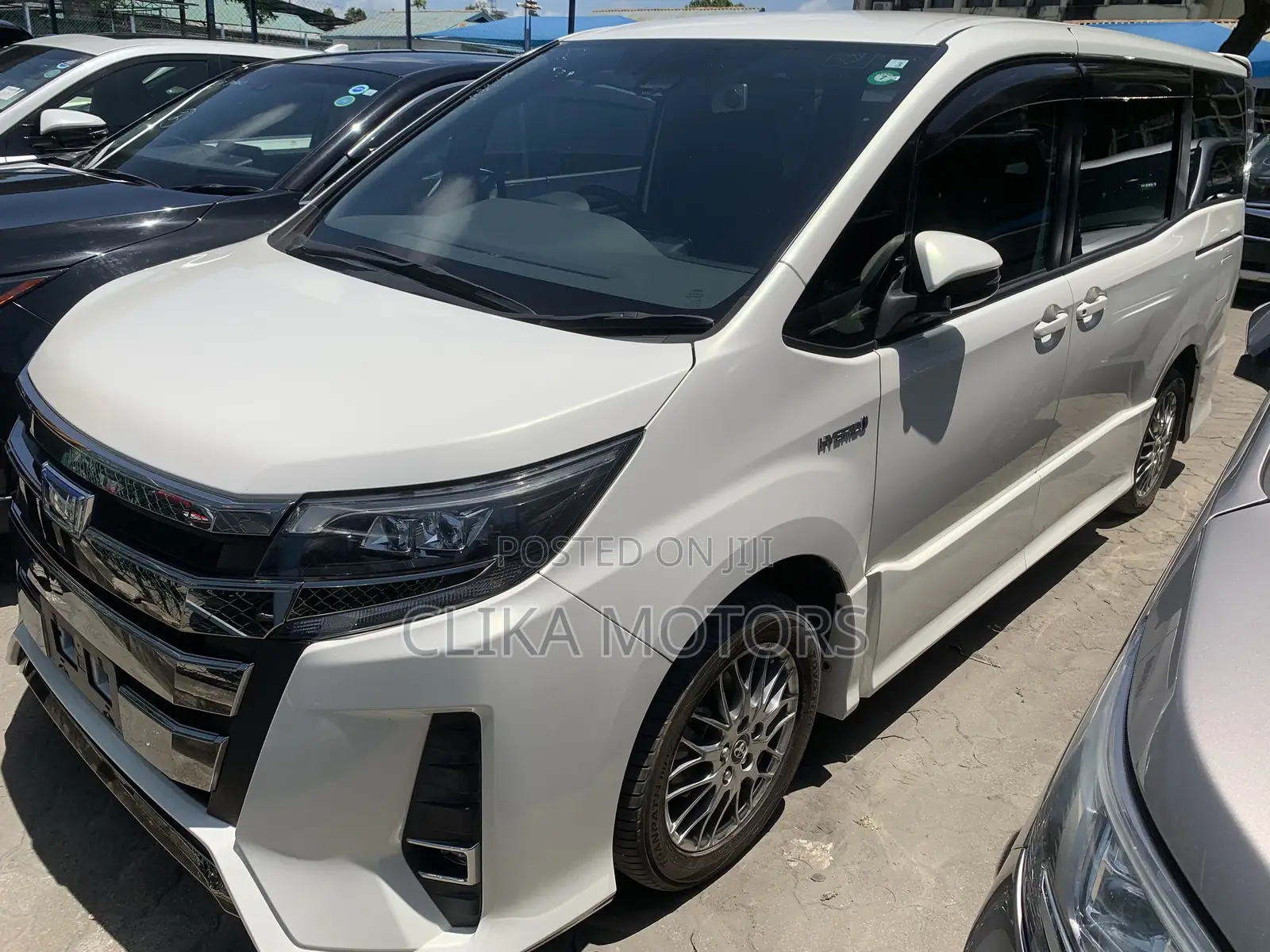 Toyota Noah 1.8 FWD Hybrid (7 seater) 2018 Pearl