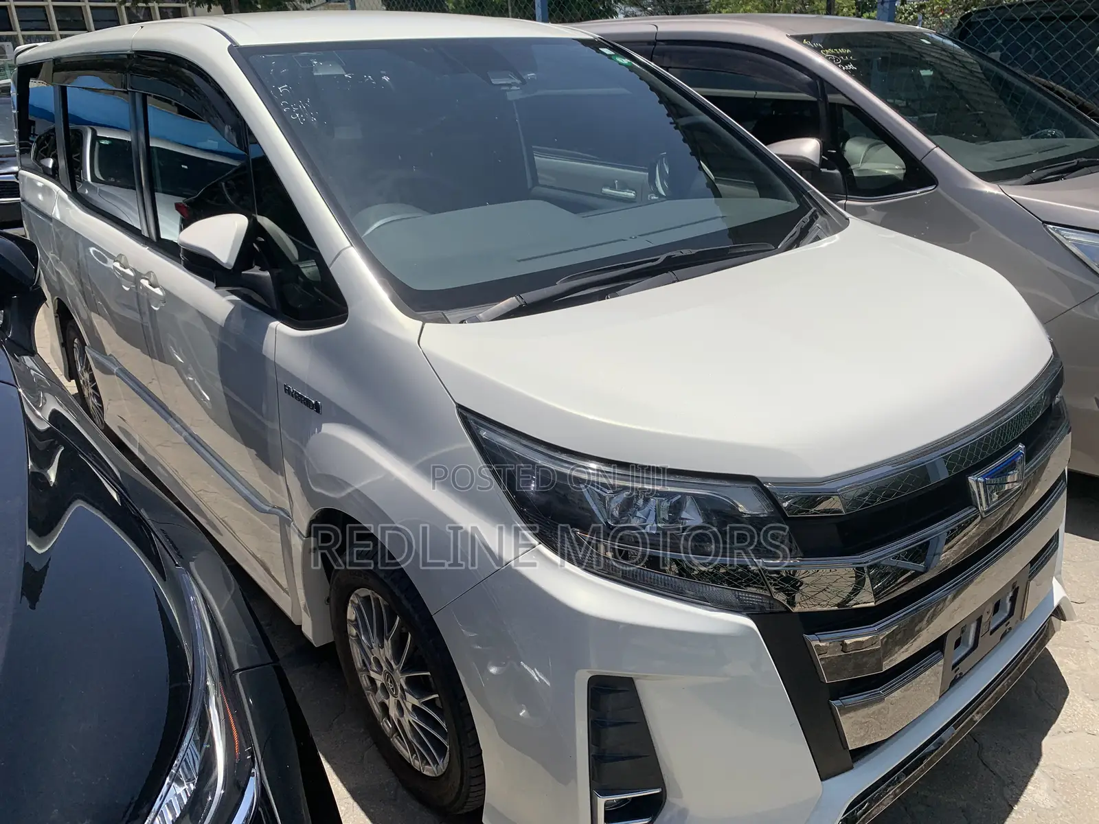 Toyota Noah 1.8 FWD Hybrid (7 seater) 2018 Pearl