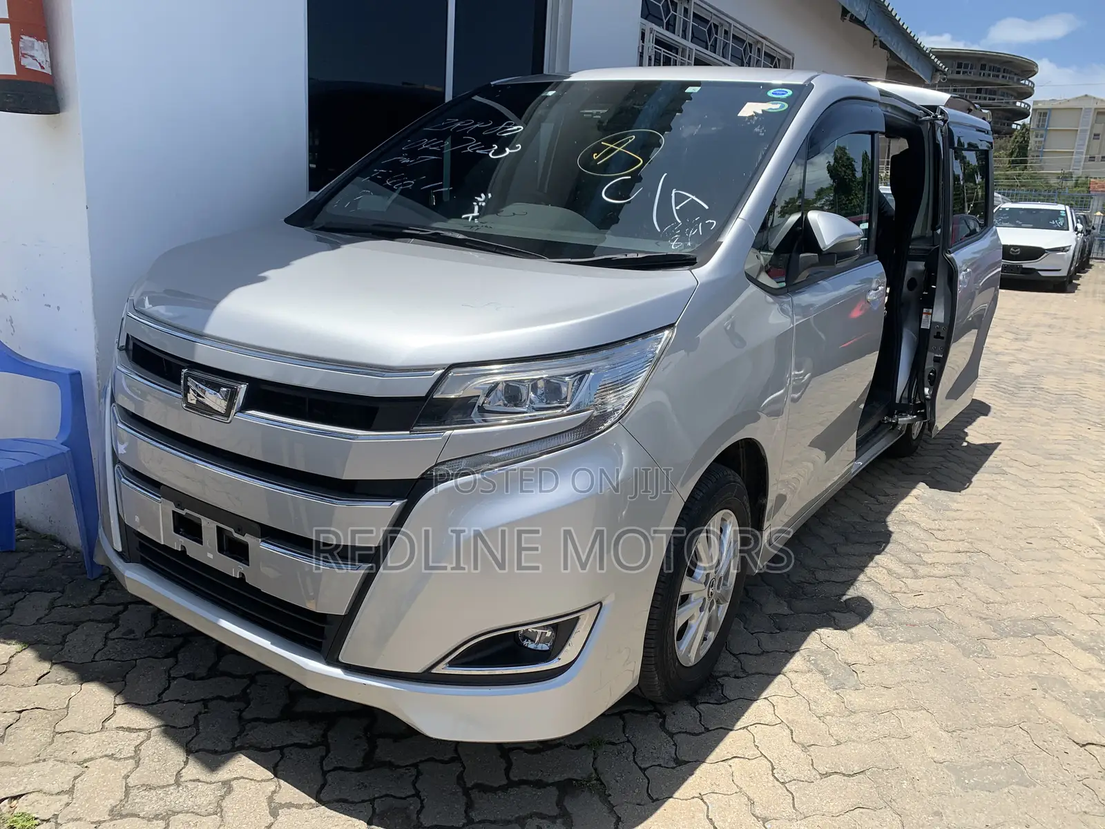 Toyota Noah 2.0 FWD (8 Seater) 2018 Silver