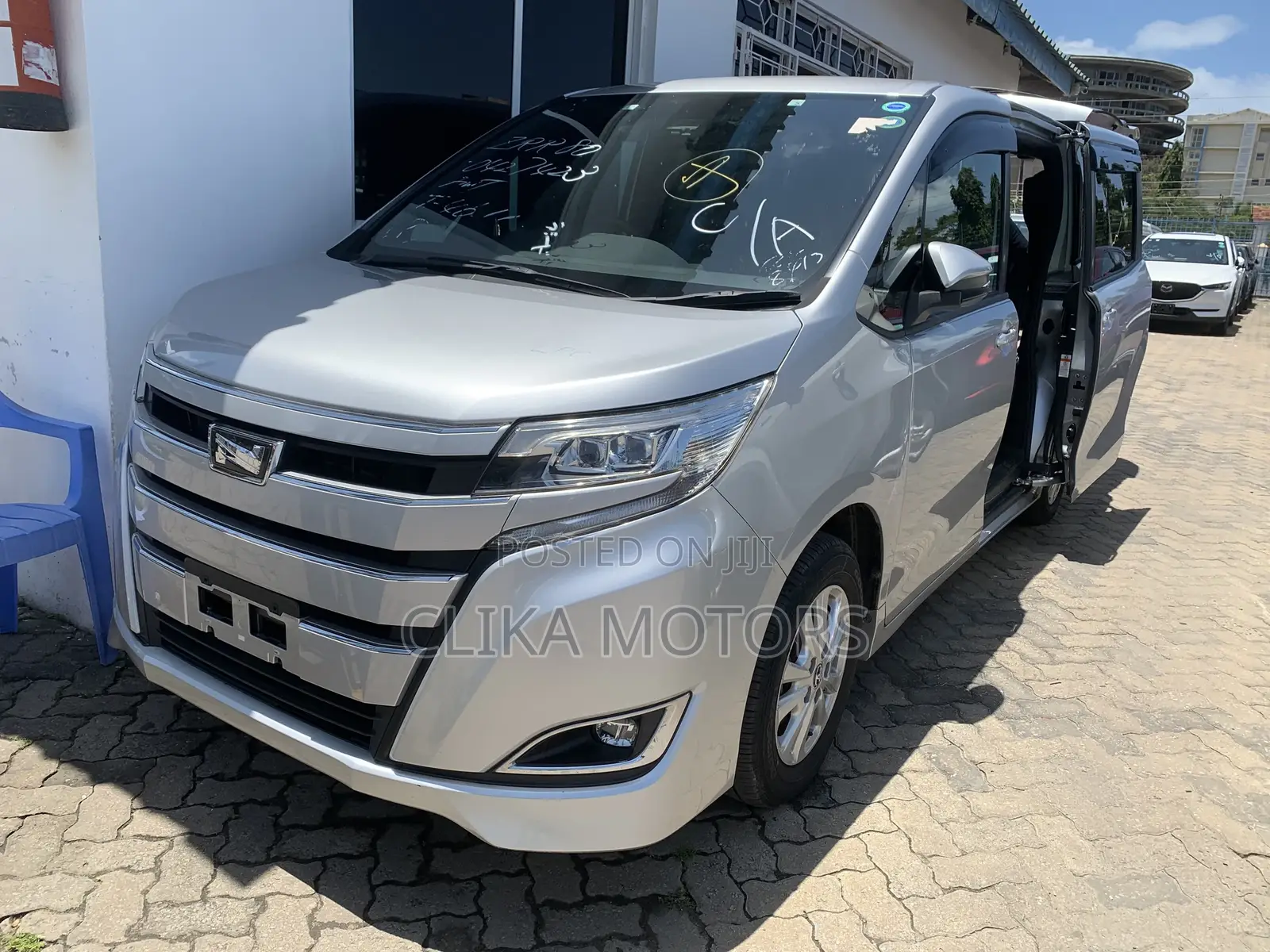 Toyota Noah 2.0 FWD (8 Seater) 2018 Silver