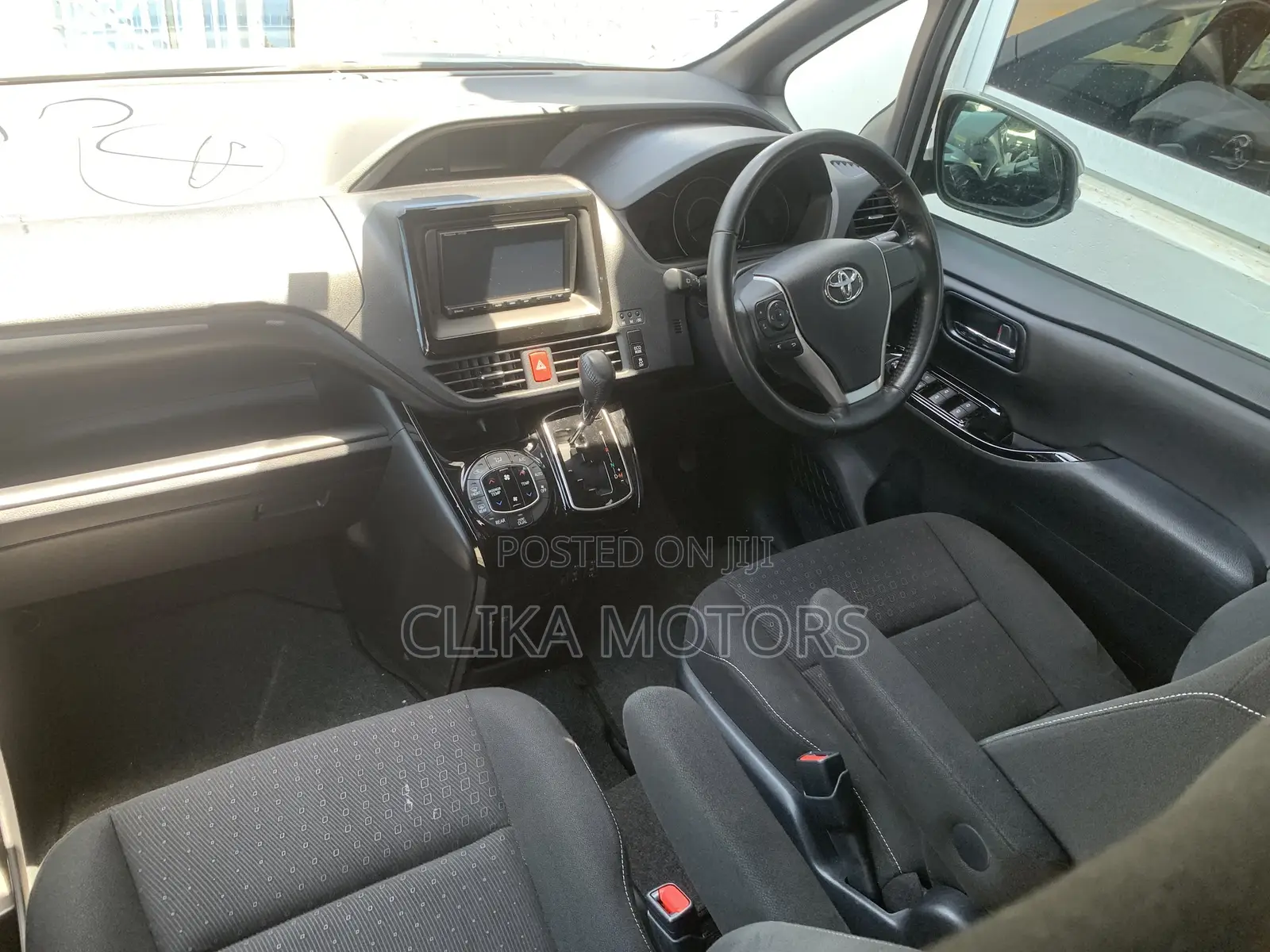 Toyota Noah 2.0 FWD (8 Seater) 2018 Silver