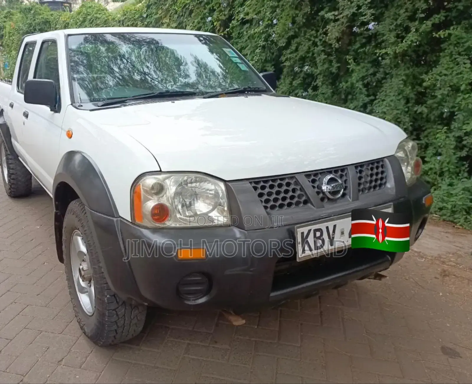 Nissan Hardbody 2012 White