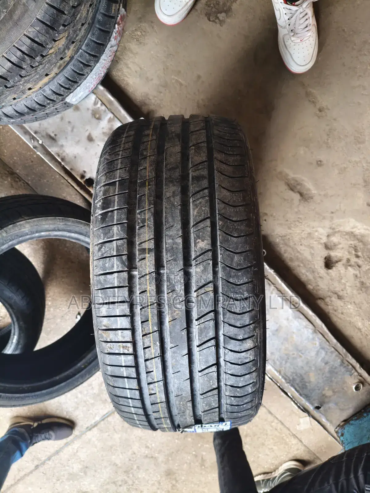 255/35r19 Goddard Tires