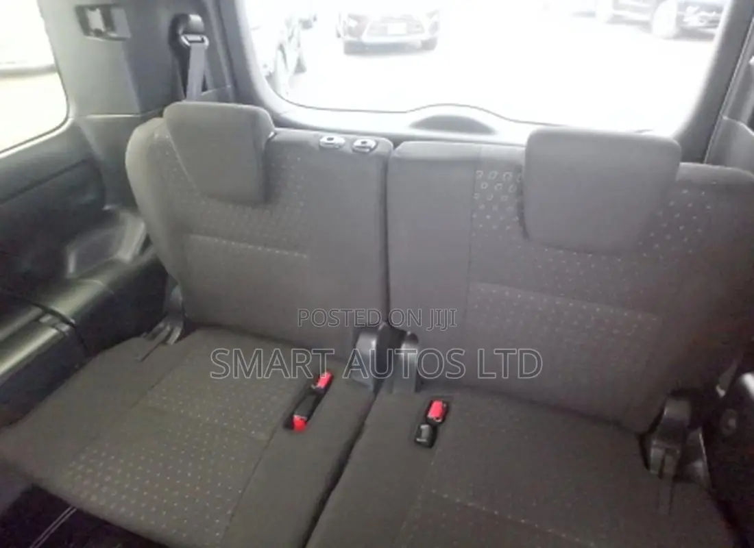 Toyota Noah 1.8 FWD Hybrid (7 seater) 2018 Silver