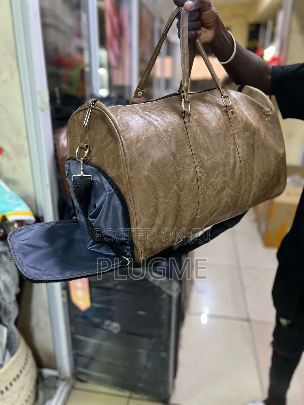 High Quality Leather Duffel Duffle Bag With a Shoe Compartment