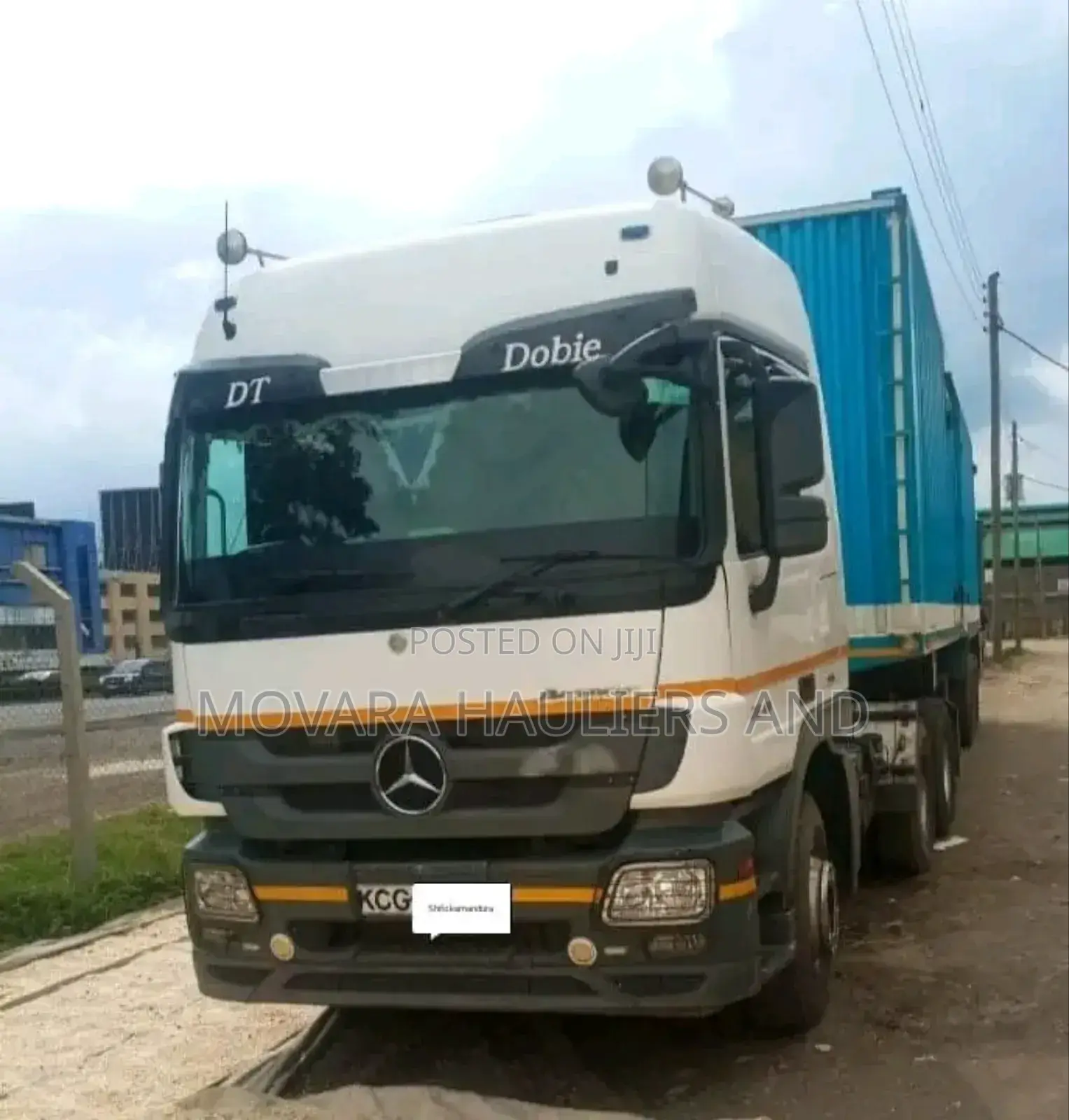 Boxbody/Flatbed Trailers Accessible for Jobs