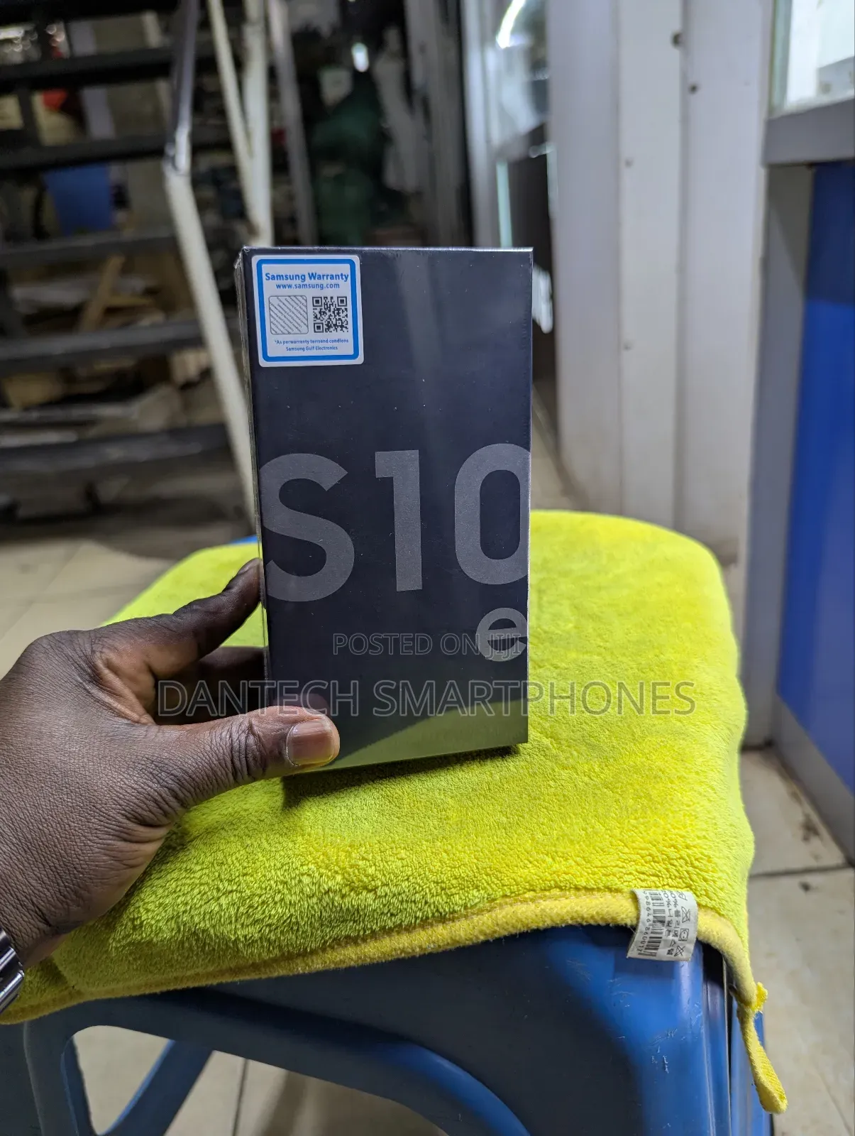 New Samsung Galaxy S10e 128 GB Black
