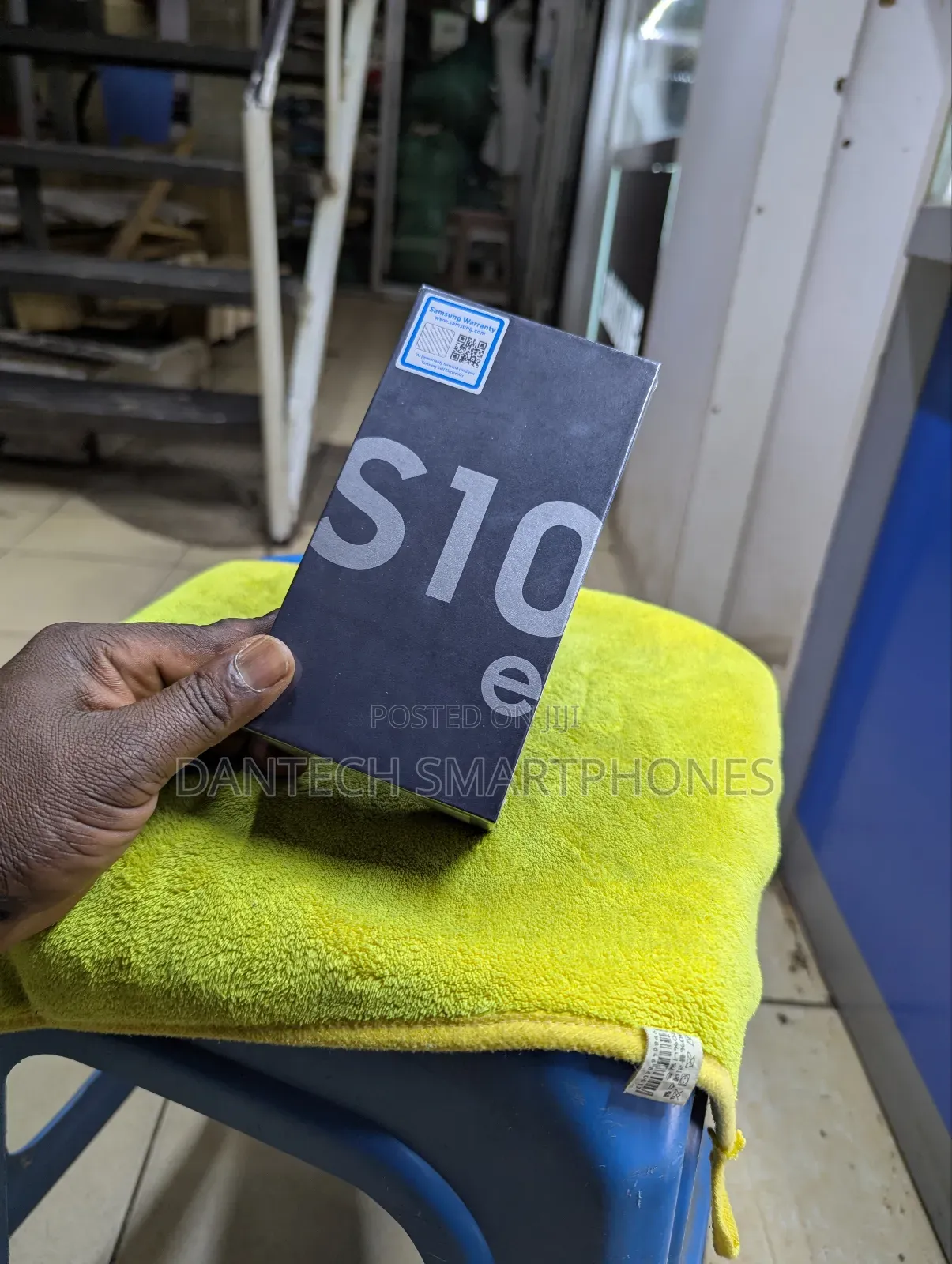 New Samsung Galaxy S10e 128 GB Black