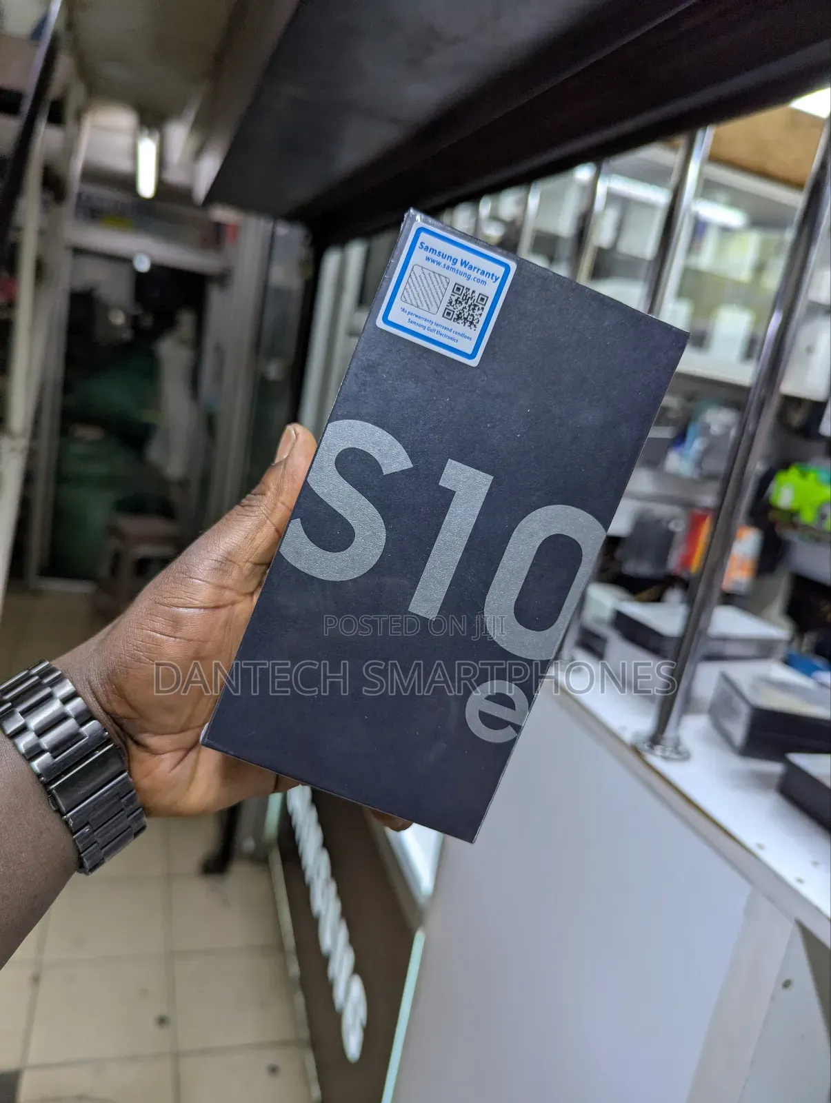 New Samsung Galaxy S10e 128 GB Black