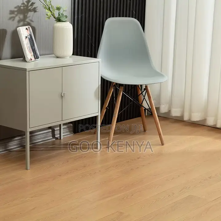 Home Chair; Modern Plastic Eames Dining Chair for Outdoor Indoor Use