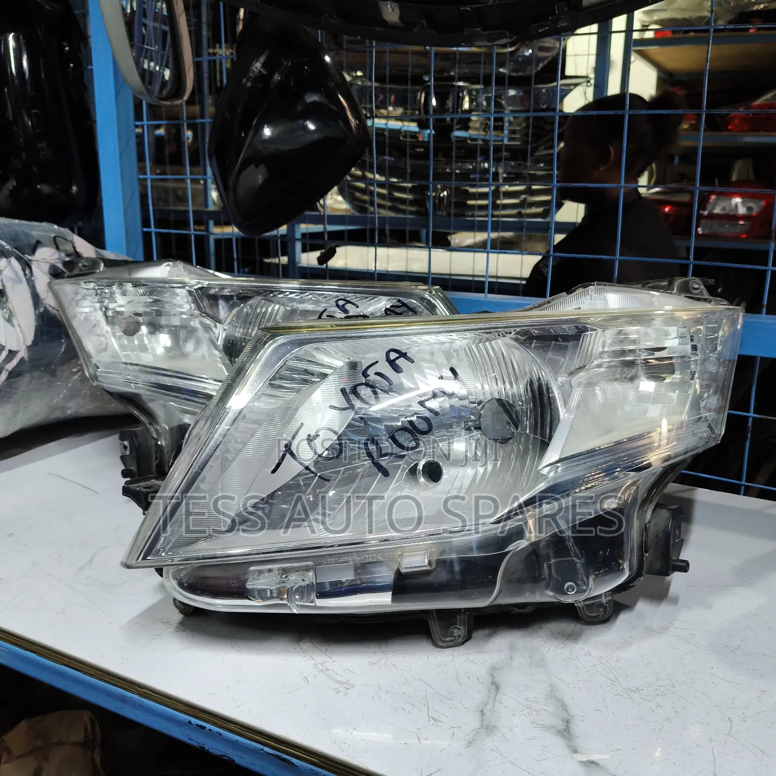 Toyota Roomy Non Xenon Headlight Available