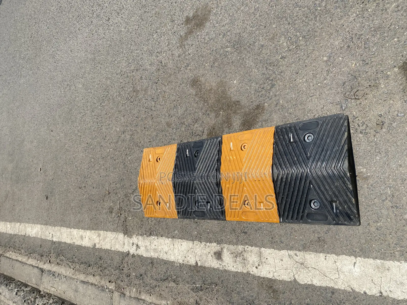 Rubber Road Hump/ Rubber Speed Bump