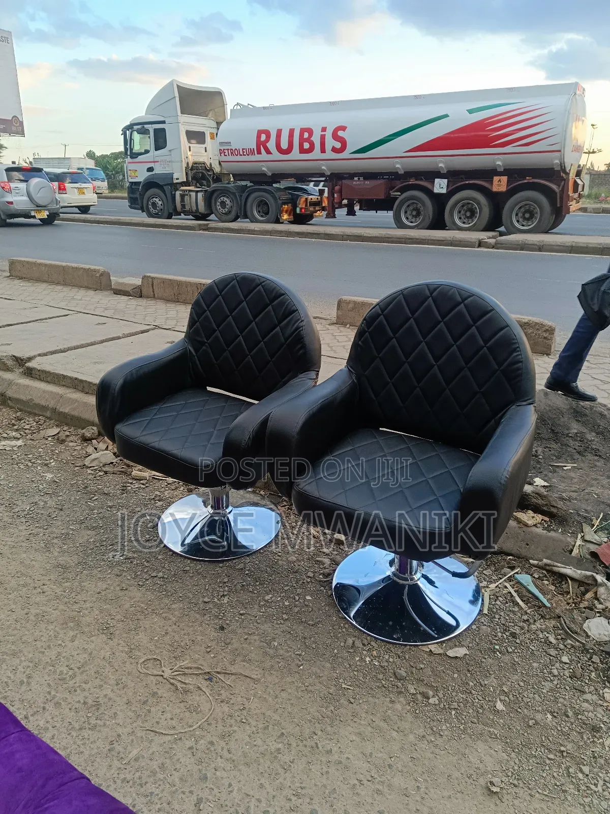 Black Leather Hydraulic Salon Seats.