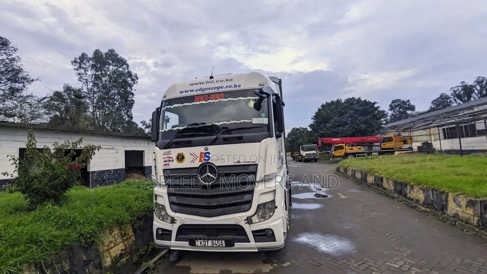 Boxbody, Flatbed for Hauling Are Accessible