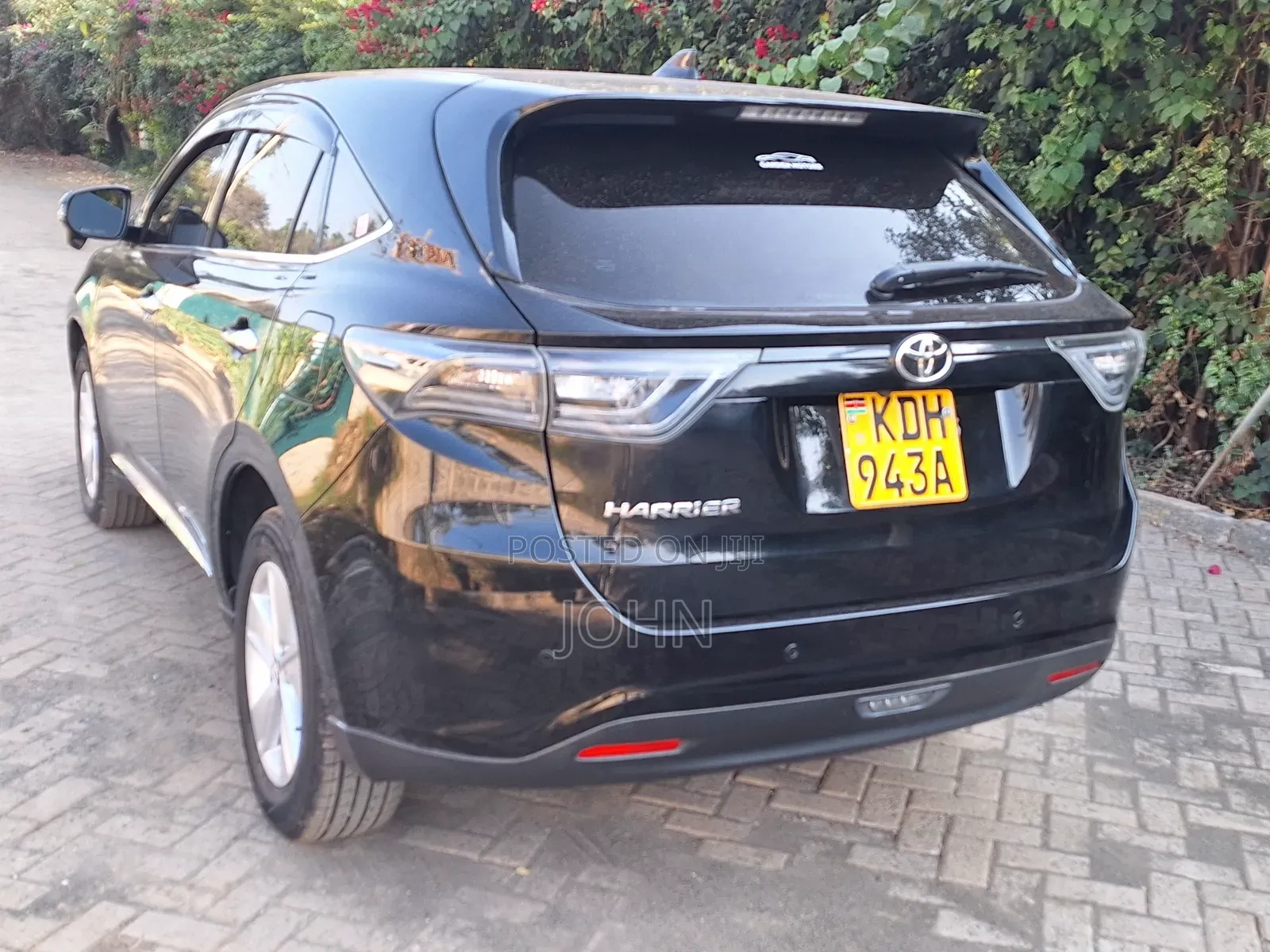 Toyota Harrier 2.0 2015 Black