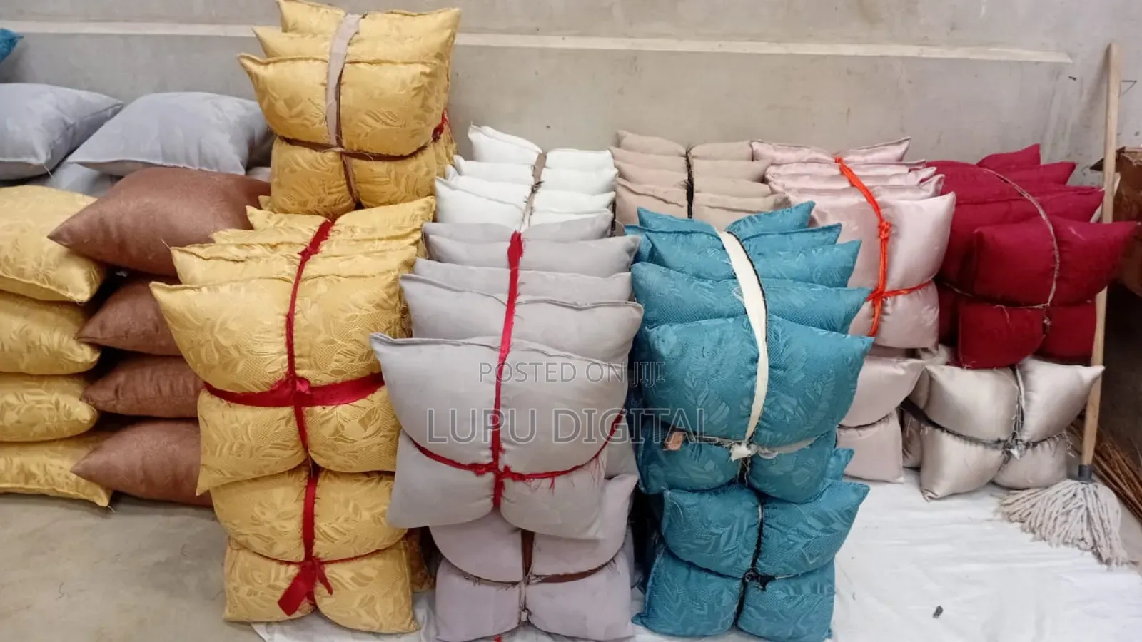  Throw Pillows Available Size 45*45cm
