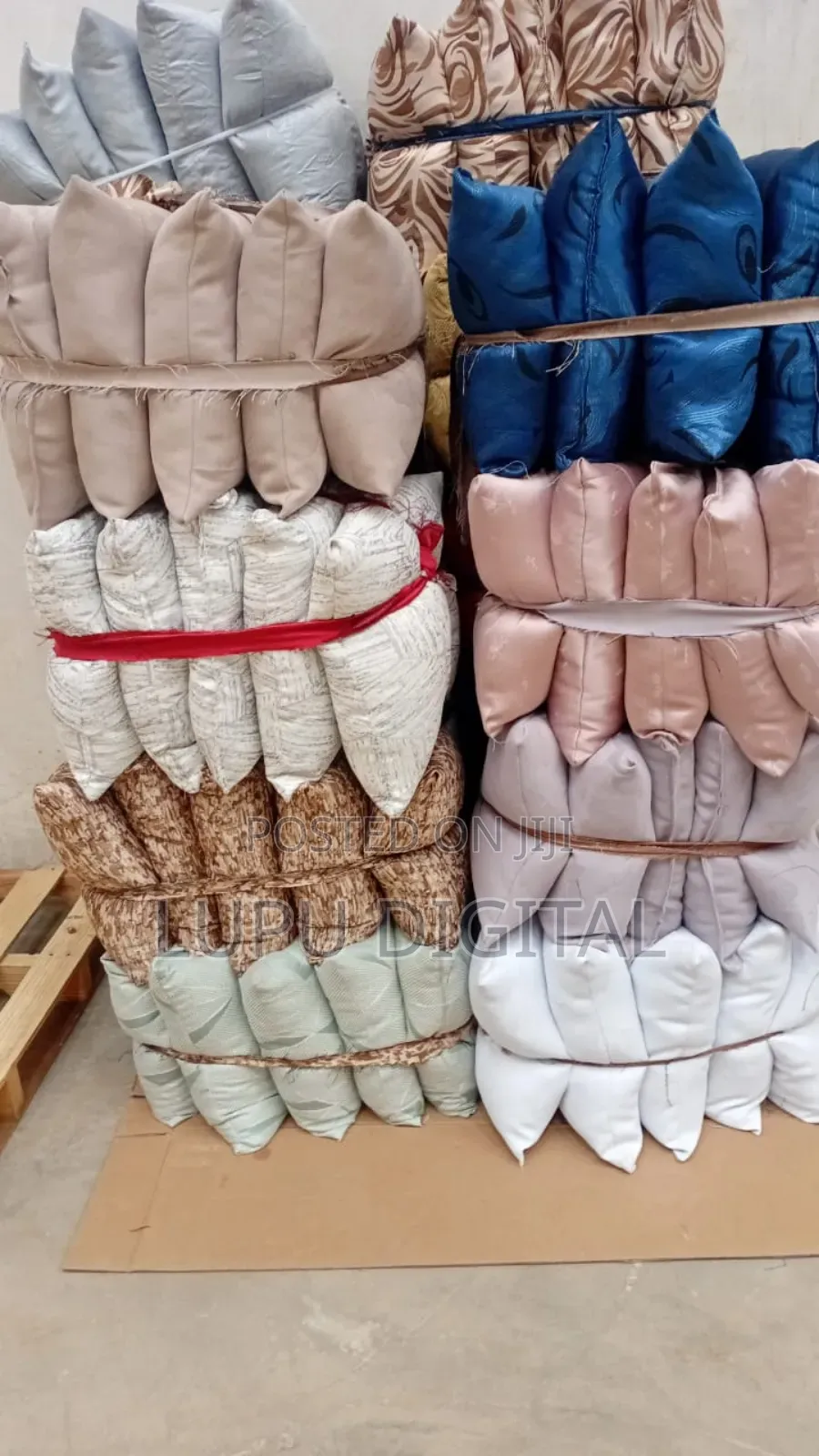  Throw Pillows Available Size 45*45cm
