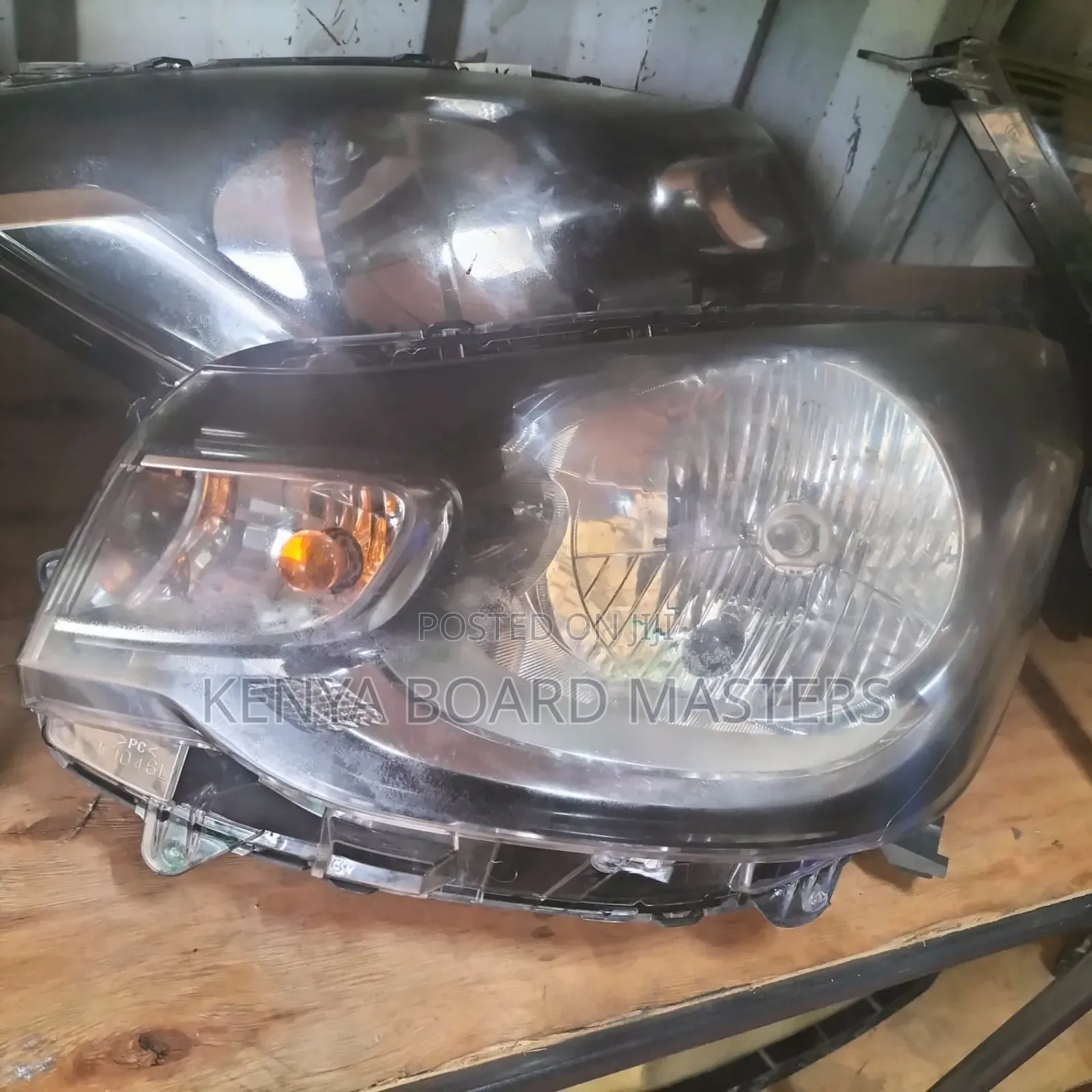 Nissan Dayz Roox 2015
Headlight