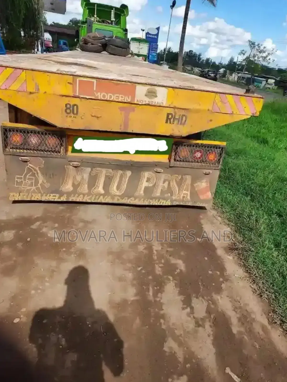 Highsided, Flatbed Trailers Accessible for Jobs