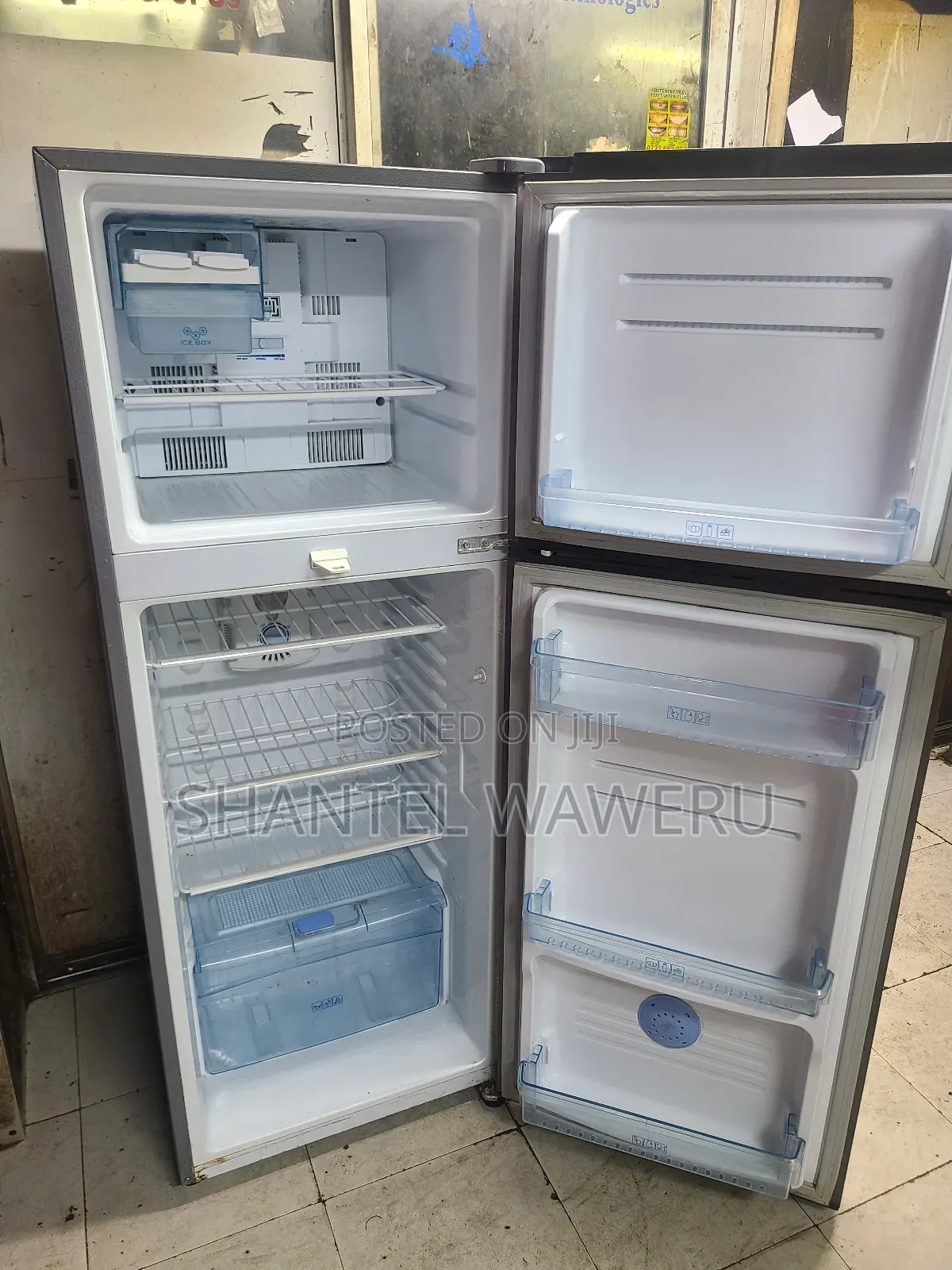 Best Von Hotpoint Refrigerator 250litres