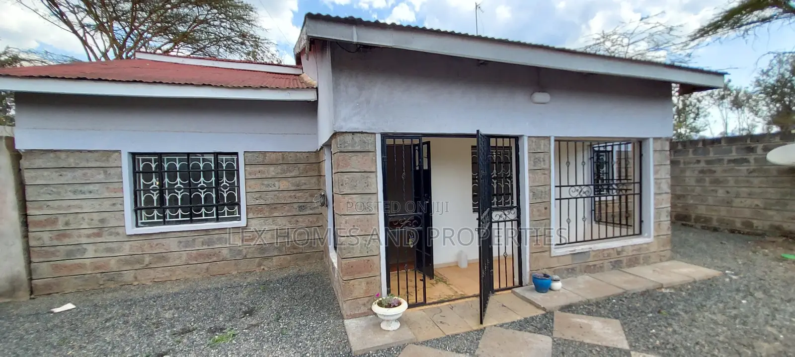 3bdrm Bungalow in Nkoroi for sale