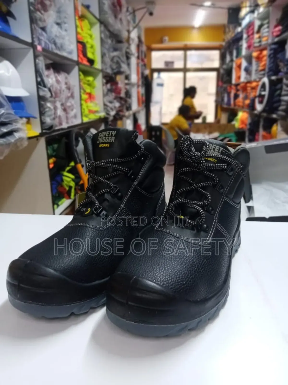 Black Jogger Slip Resistance Heat-Resistant Boot