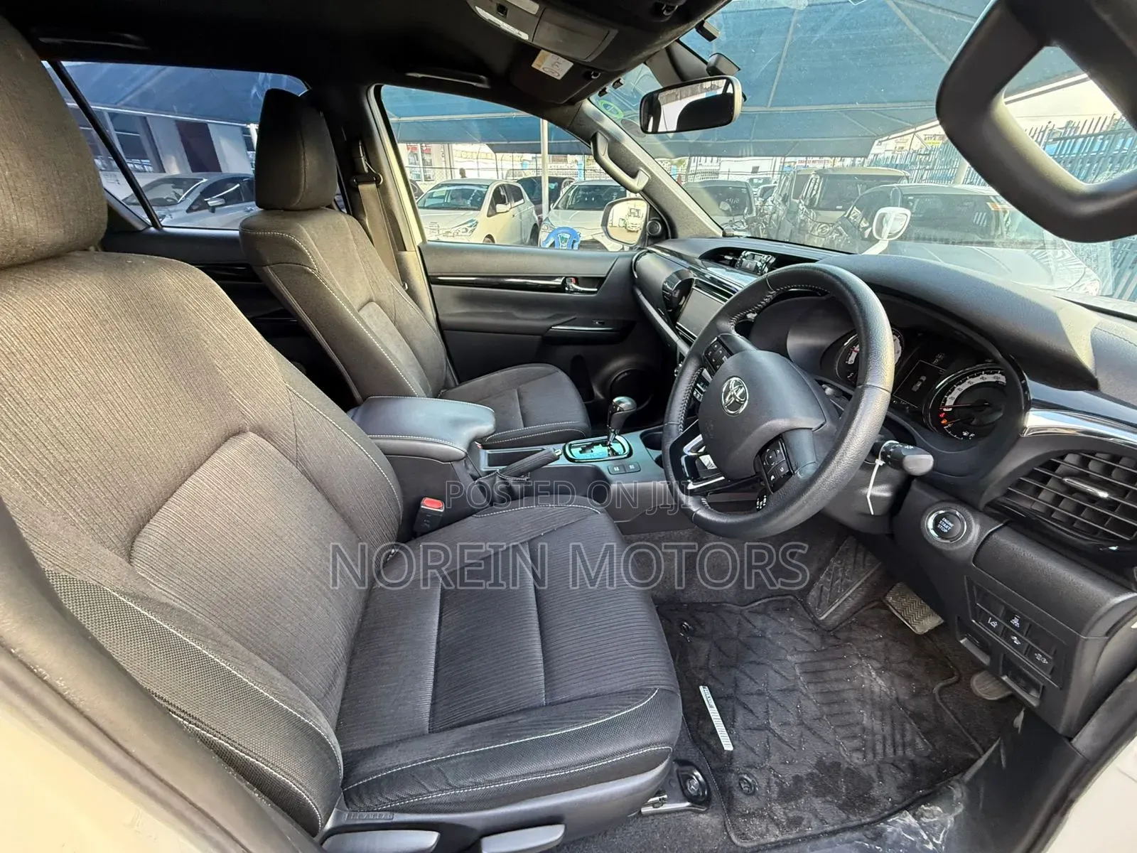 Toyota Hilux 2020 Off white