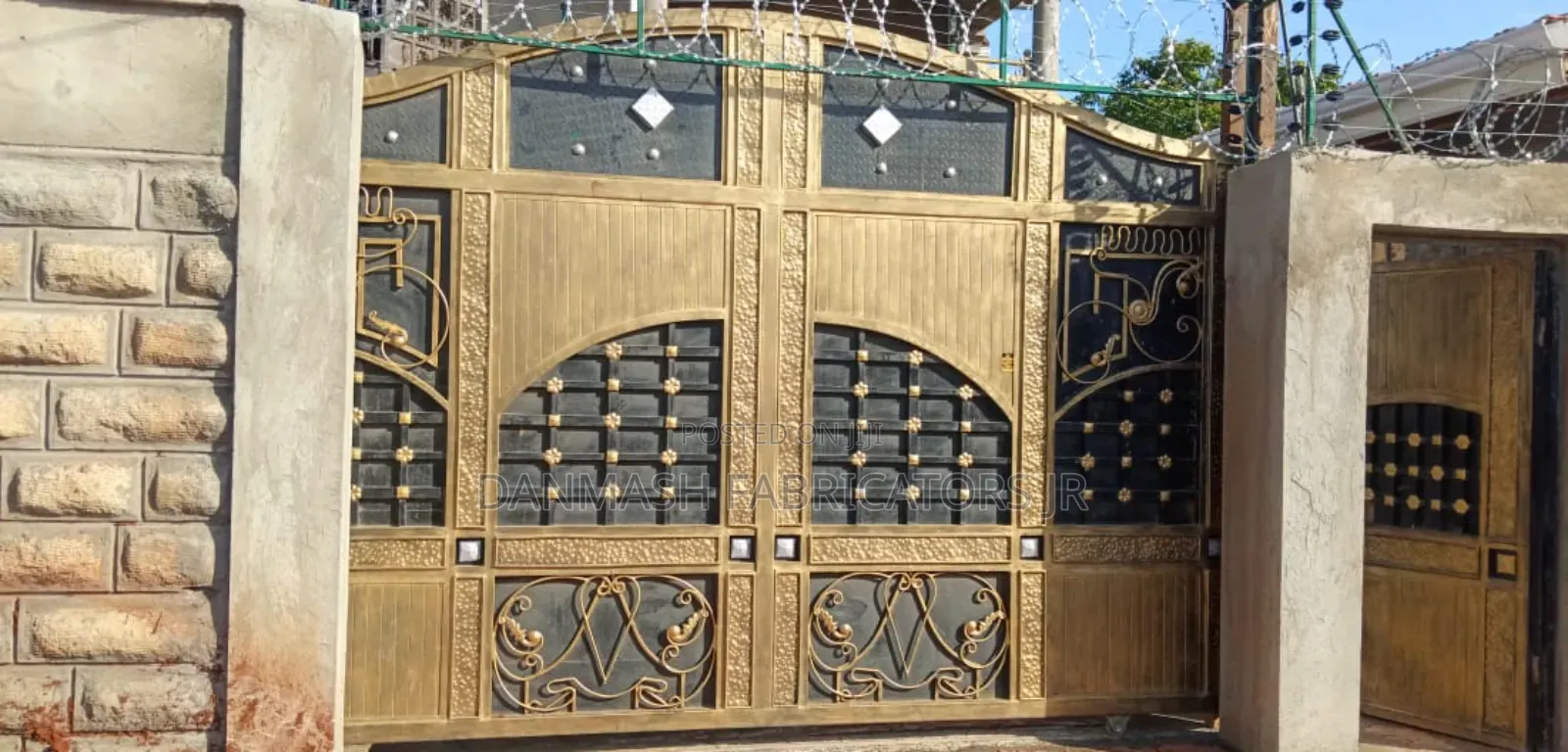 Stylish Golden Gate With Side Door
