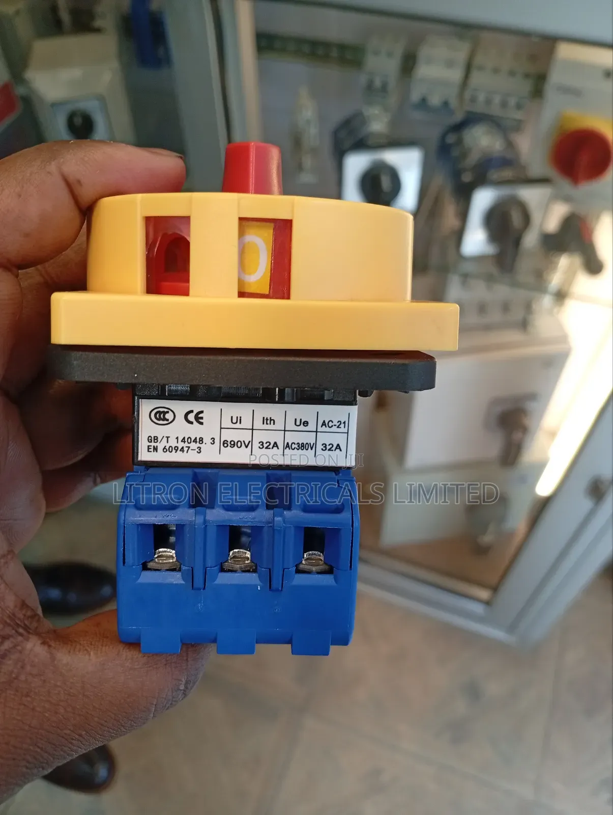 Panel Mount Isolator 32a