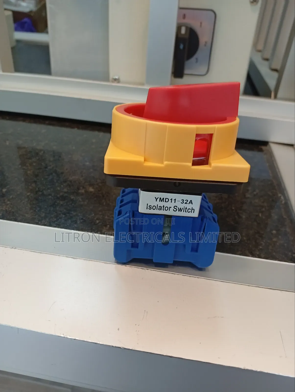 Panel Mount Isolator 32a