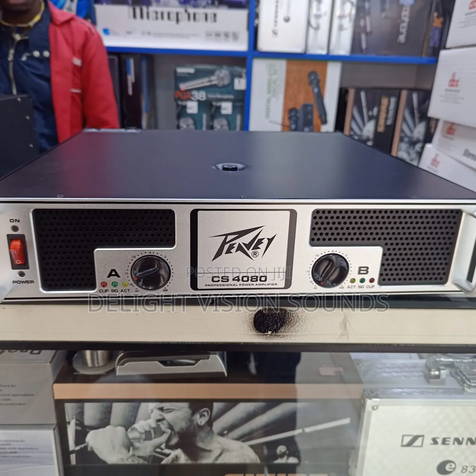 Peavey (Cs-4080) Amplifier