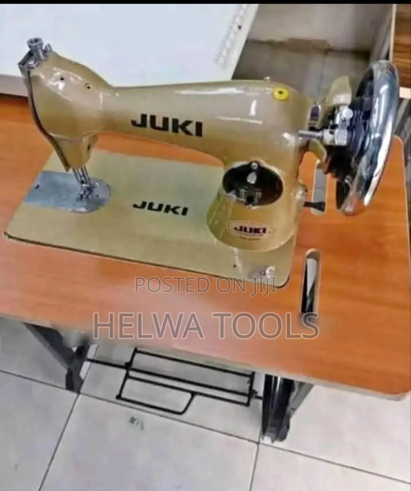 Juki Sewing Machine + Table/Complete Sewing Machine
