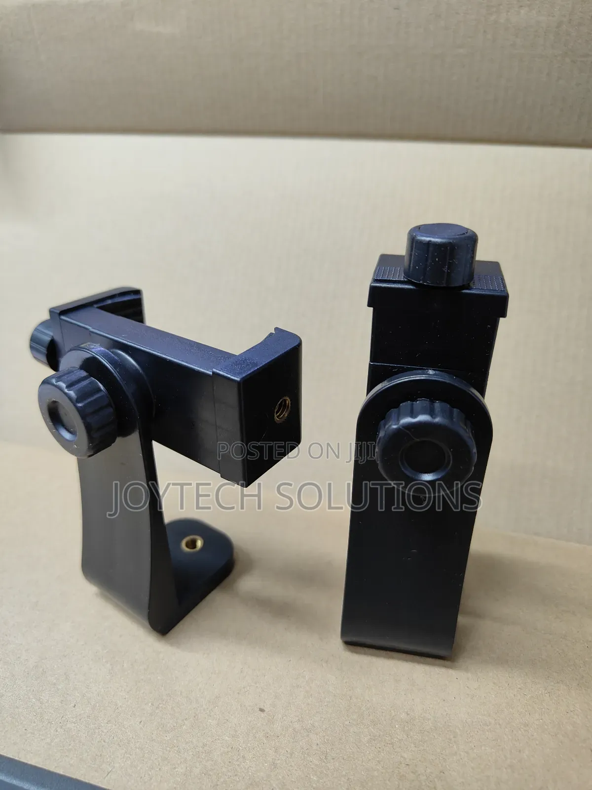 Universal Tripod Phone Holder. ( Portrait and Landscape Enabled)