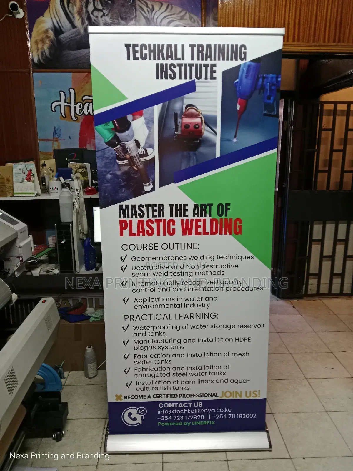 Banner Retractable Broadbase Banner