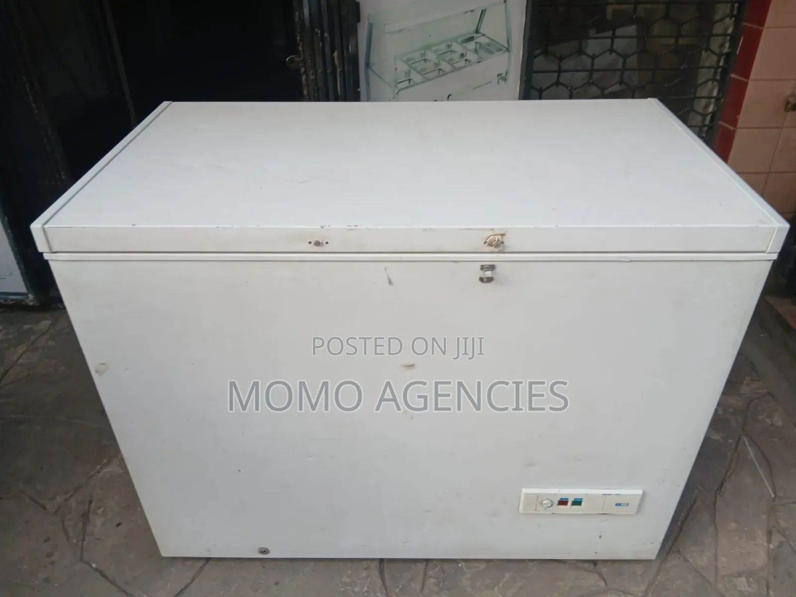 Ex-Uk Chest Freezer 325l