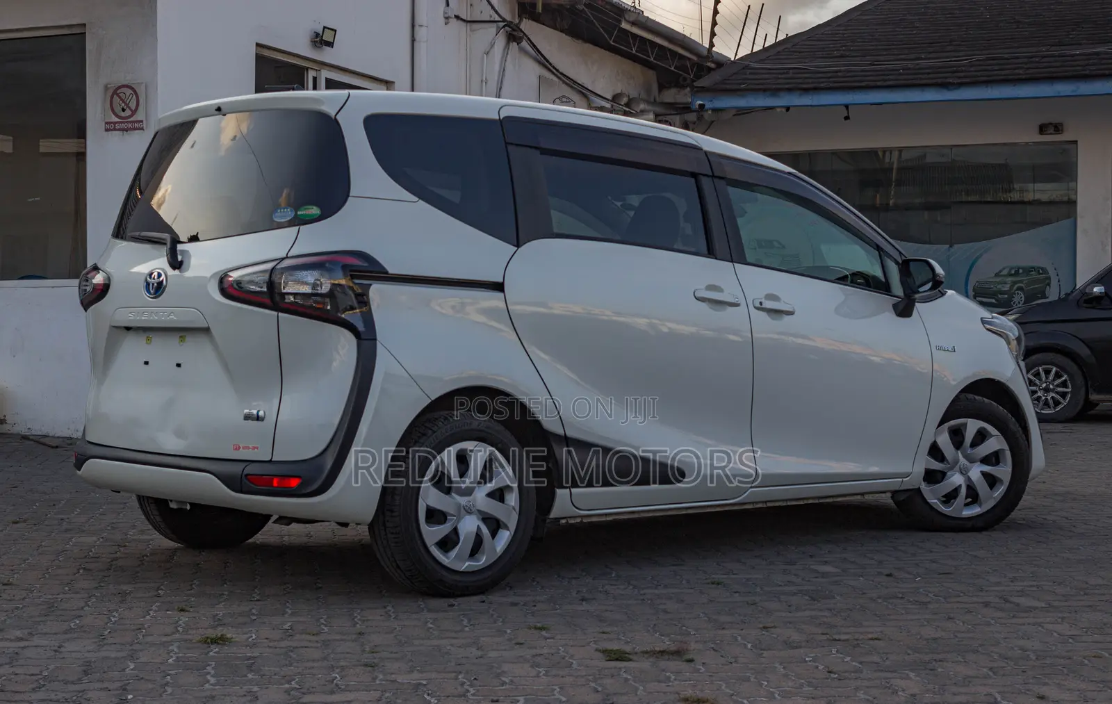 Toyota Sienta 1.5 Hybrid FWD 2018 Off white