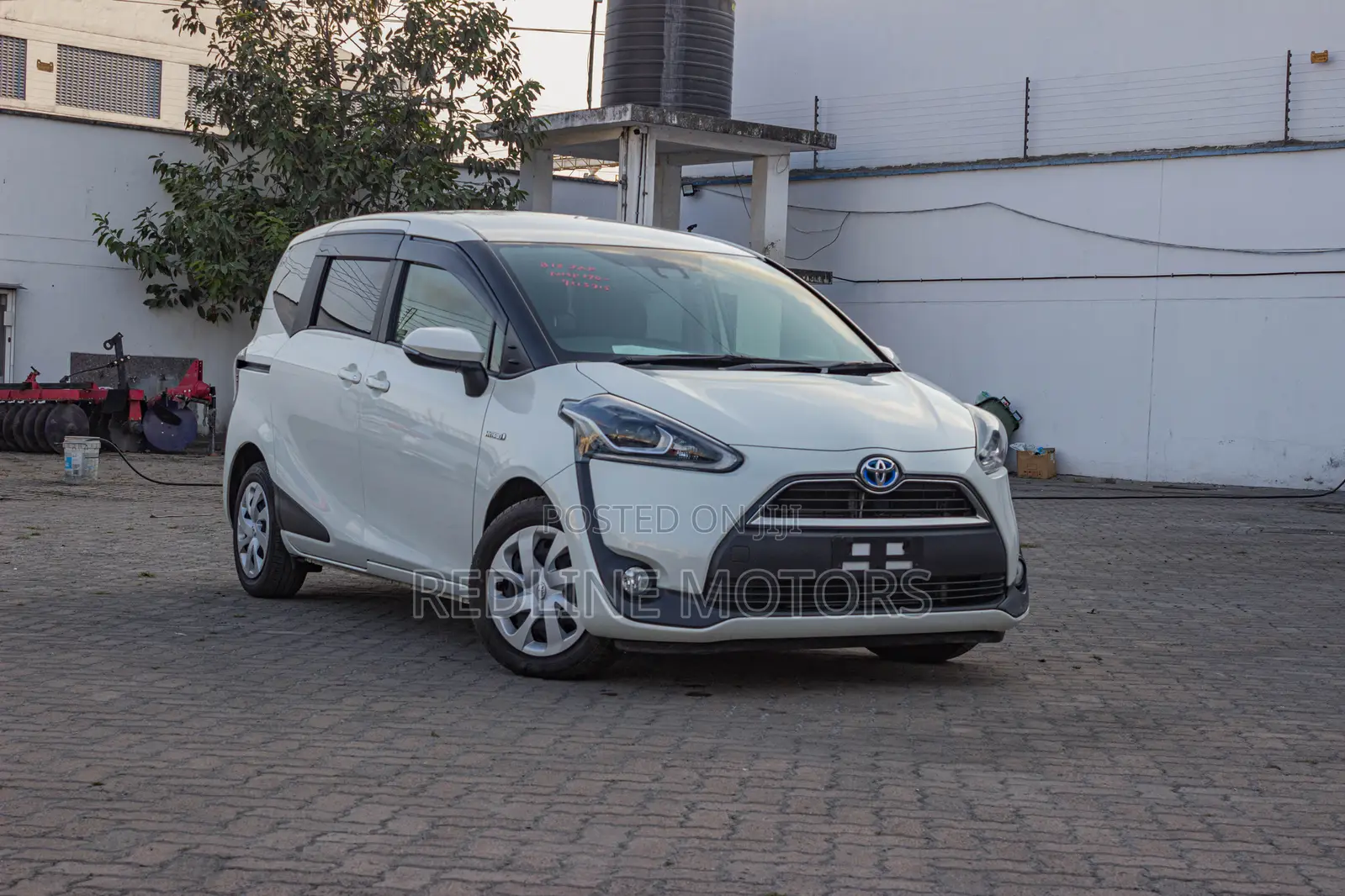 Toyota Sienta 1.5 Hybrid FWD 2018 Off white