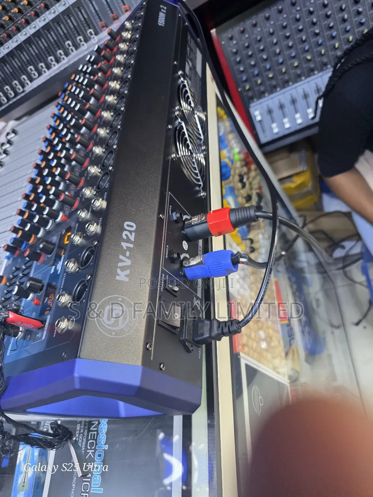 Si Kv120 Twelve Channels Powered Pro Mixer