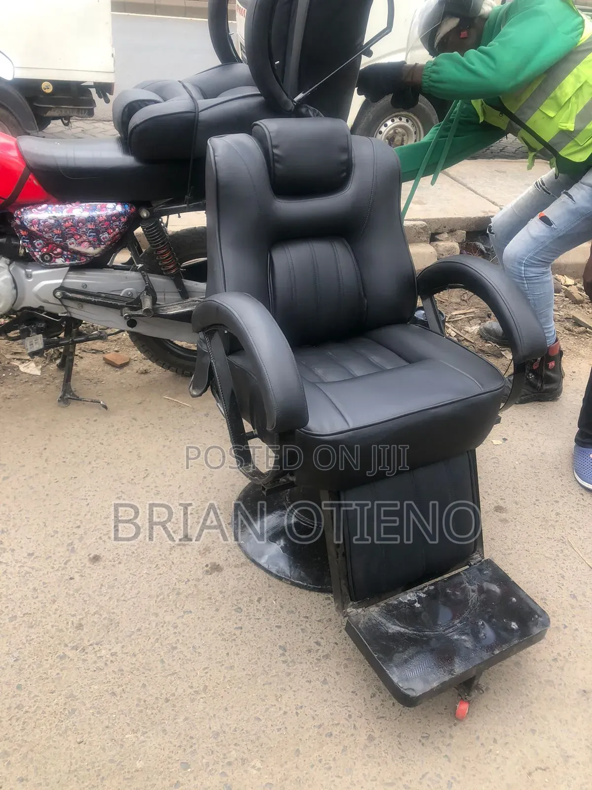 Lining/Black Barber Chairs With Affordable Prices