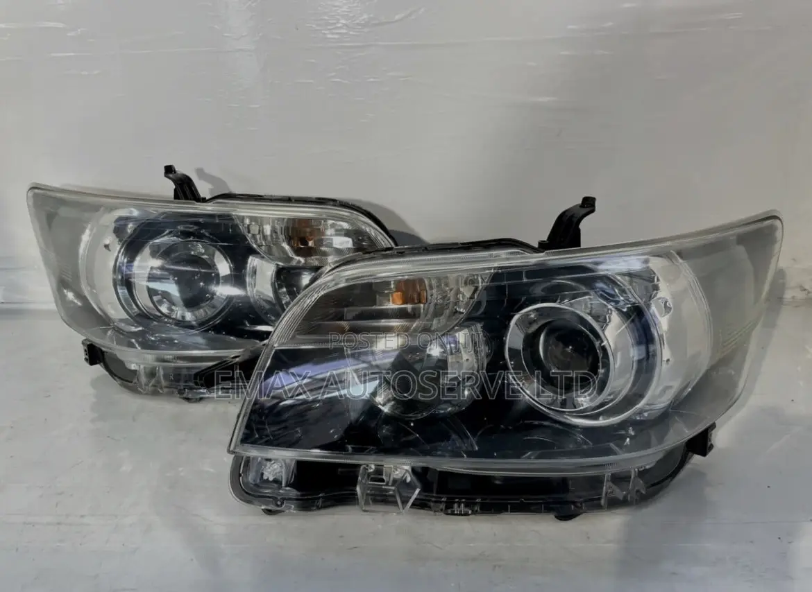 Toyota Rumion 2008 - 2009 Xenon Headlight