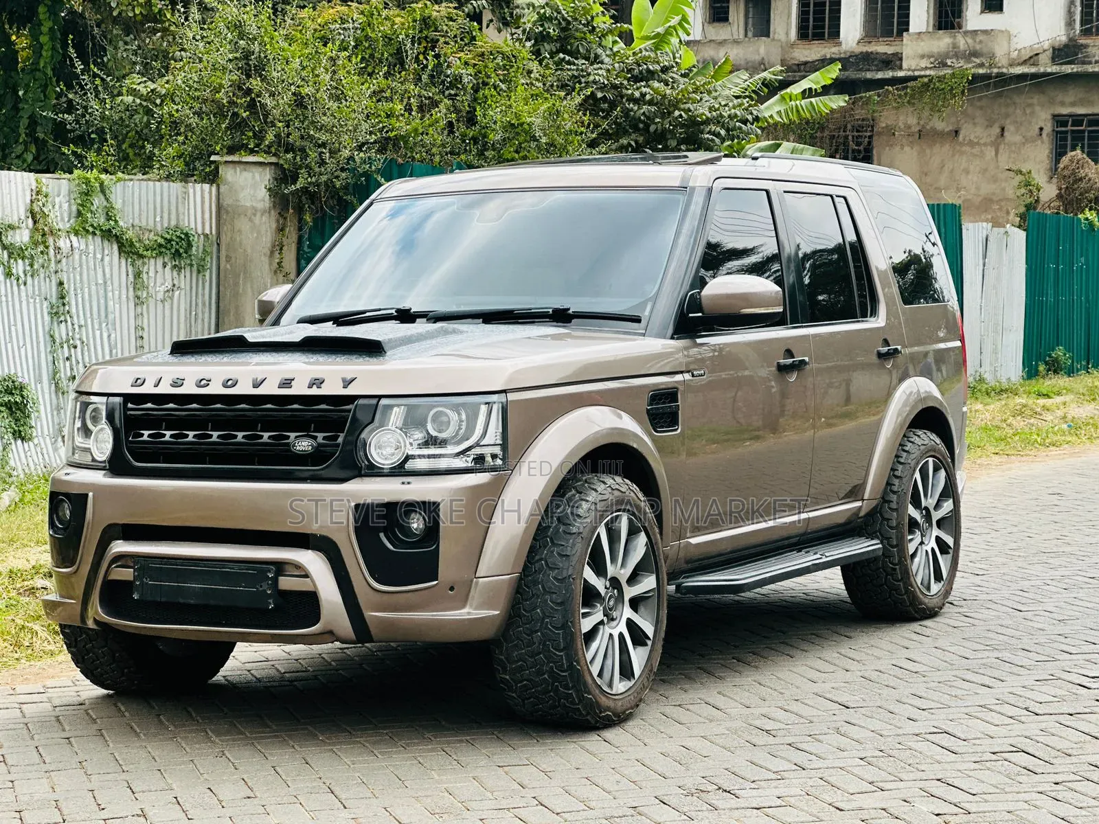 Land Rover Discovery 2015 Gold