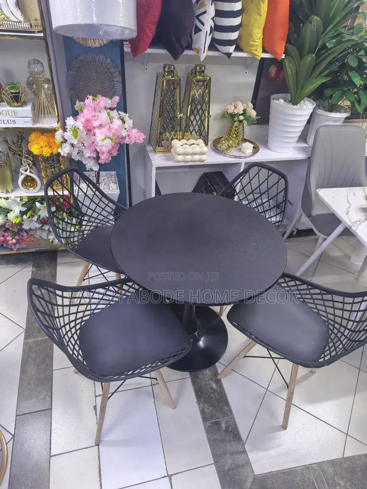 Black Round Tulip Dinning Table Set