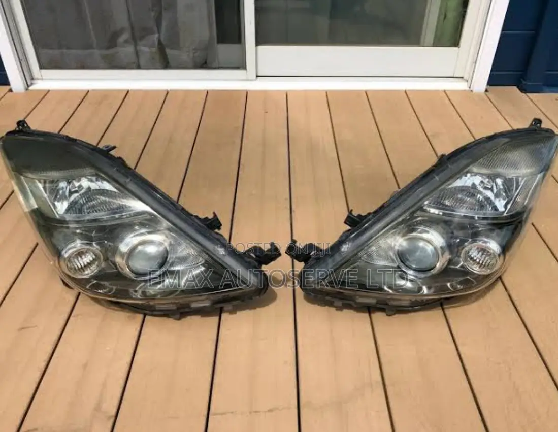 Toyota Isis 2012 Xenon Headlight