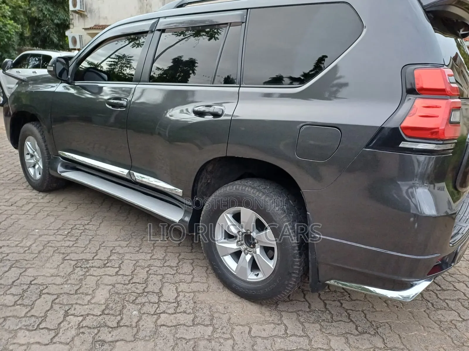 Toyota Land Cruiser Prado 2013 Gray
